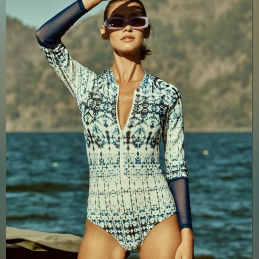WET Swimwear Antiparos Sloane Zip Up Blue Patterned Surf Suit Size Large